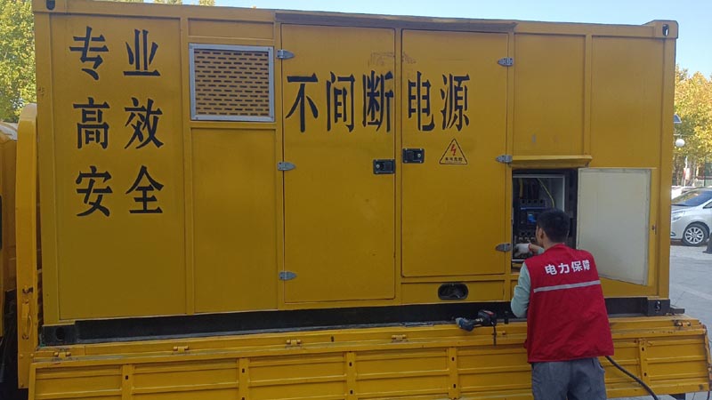 井研柴油发电机组和UPS电源配合使用时，如何避免切换过程中的电力中断？